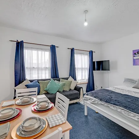 Cosy & Comfy Tottenham Apartment Sleeps 4